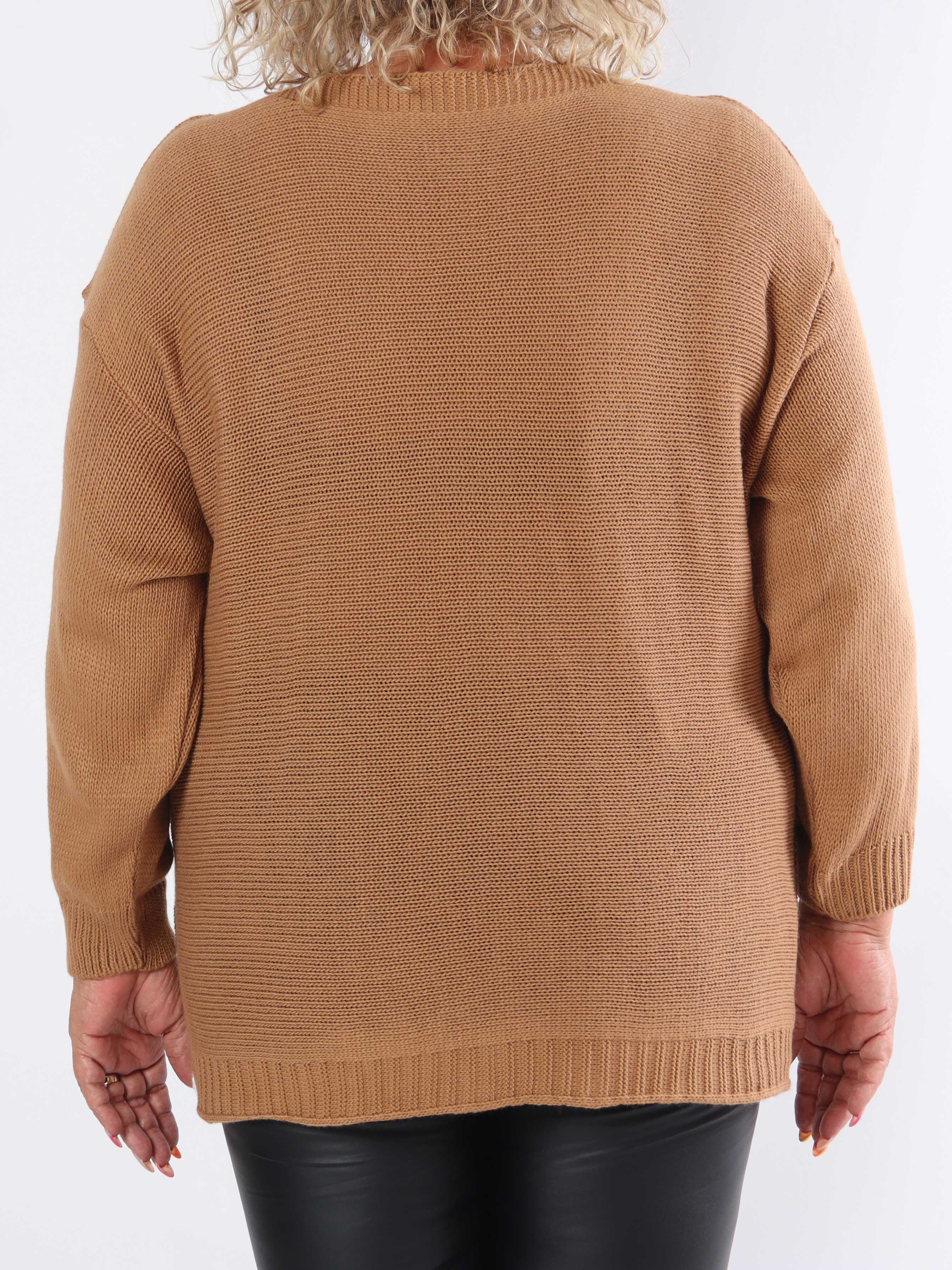 Amara Short - Tofarvet plus size strikbluse med gulddetaljer